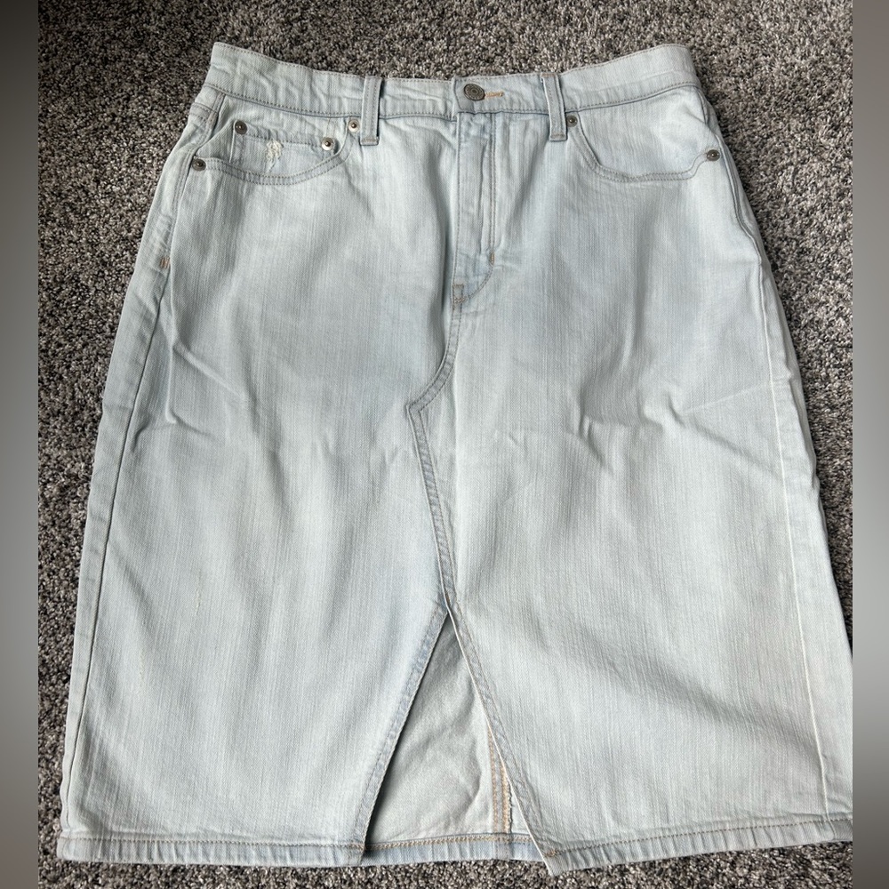 Banana Republic Factory light denim skirt size 6